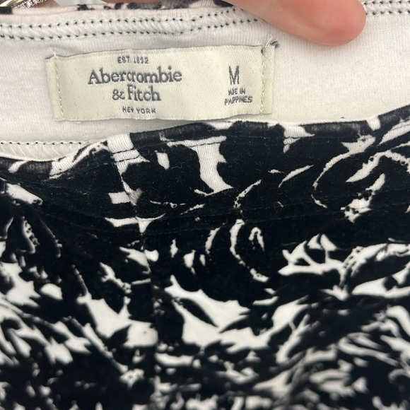 Abercrombie & Fitch Black and White Pattern High Rise Legging - Picture 3 of 3